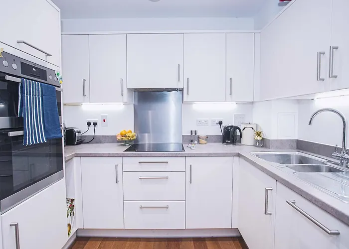 Stylish Brixton 2 Bed- 2 Bath By Pop And Brixton Village